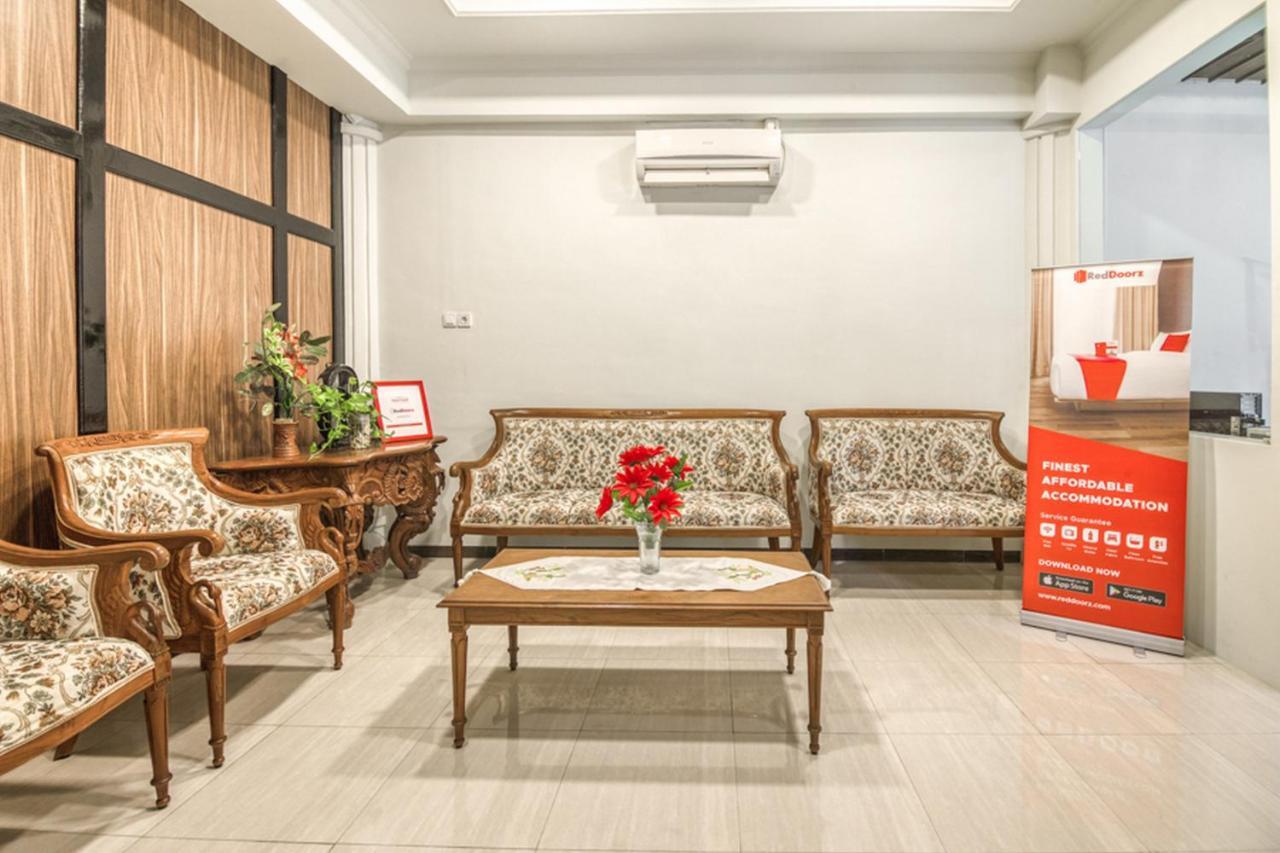 เรดดอร์ซ พลัส เนียร์ อคาเดมี เกโปลิเซียร เซมารัง 3 Hotel เซอมารัง ภายนอก รูปภาพ